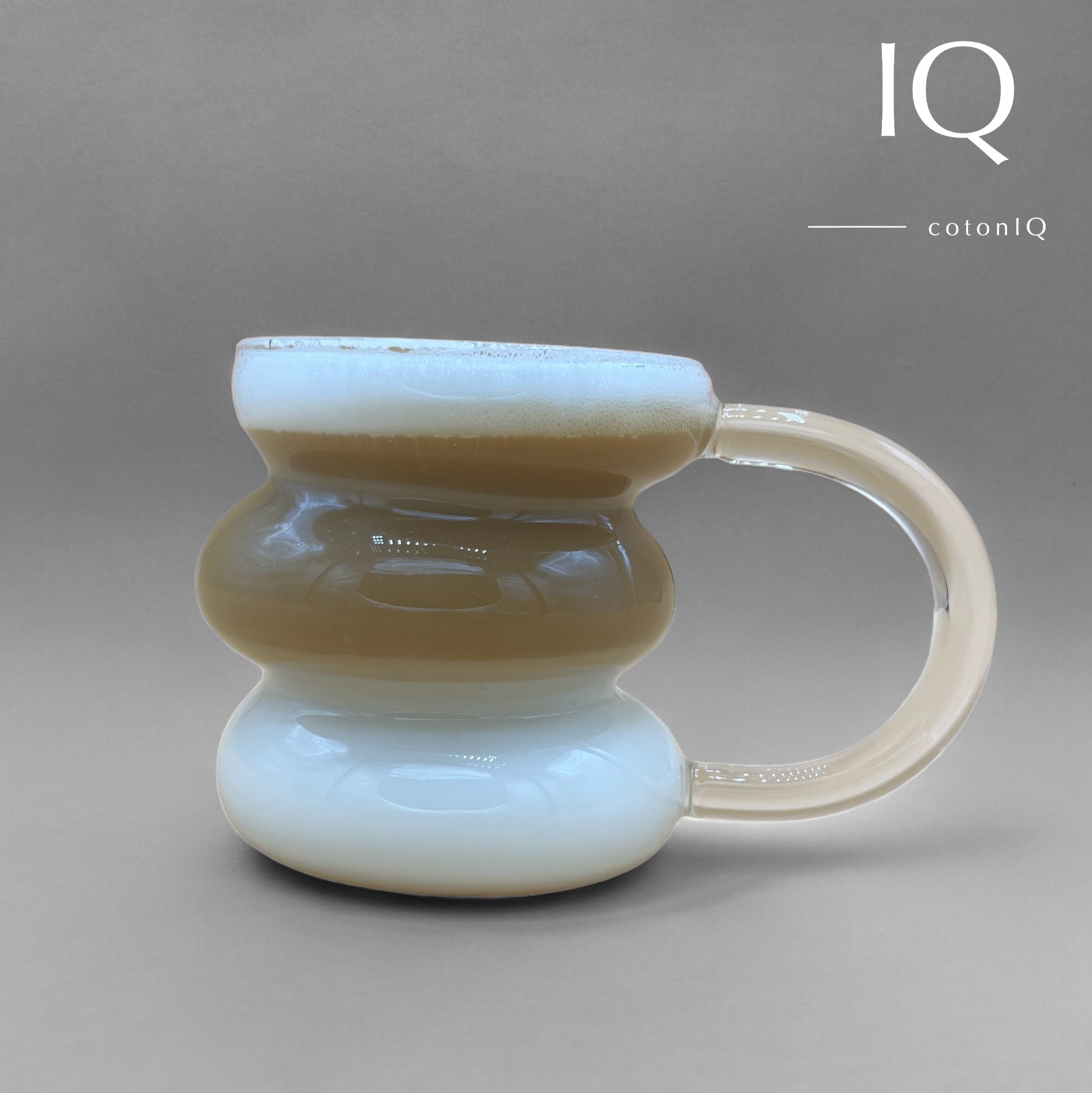 Designer-Glastasse mit Henkel für Heiß- und Kaltgetränke – transparent – 450 ml-1